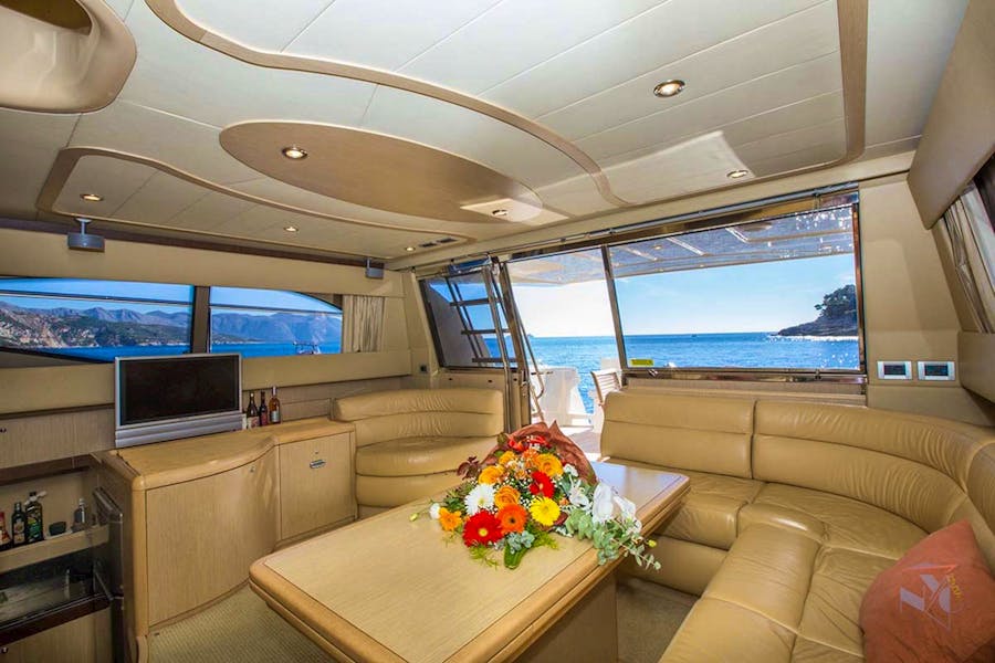 luxury-yacht-charter-dubrovnik-ferretti-591-08.jpg